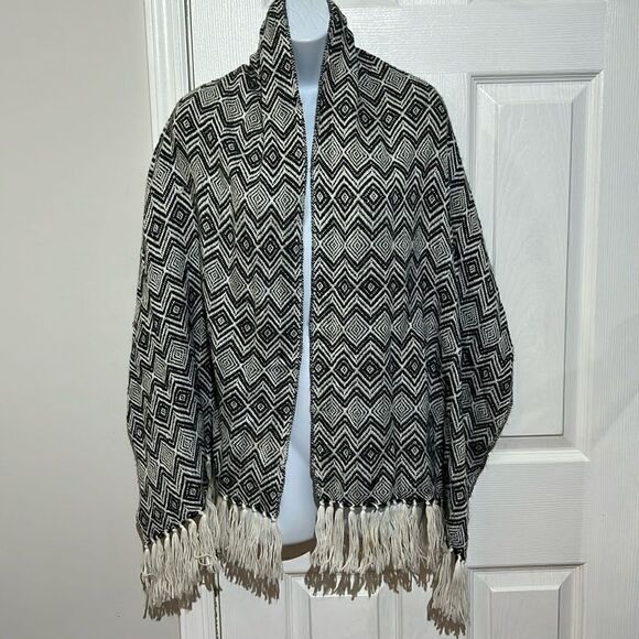 Jarka Women’s 100% Alpaca Scarf Blue And White Geometric Shapes - Picture 1 of 6
